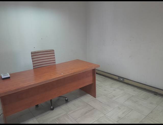 386M² SHOWROOM TO LET IN ALBERTON NORTH